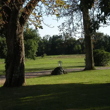 Bed & Breakfast Manoir Larcouillet Merles