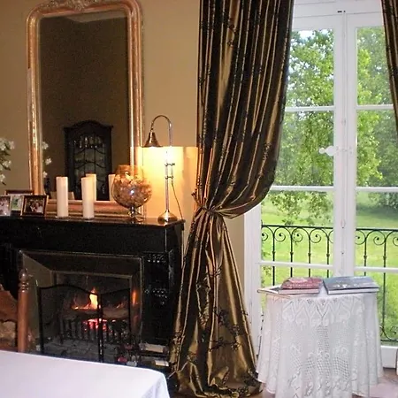 Manoir Larcouillet Couette-café Merles