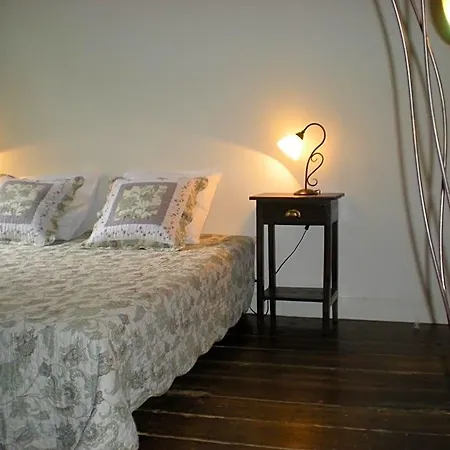 Manoir Larcouillet Couette-café Merles