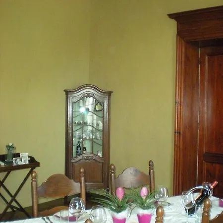 לינה וארוחת בוקר Manoir Larcouillet Merles