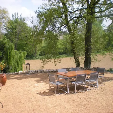 Manoir Larcouillet לינה וארוחת בוקר Merles