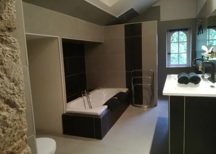 Manoir Larcouillet Bed & Breakfast