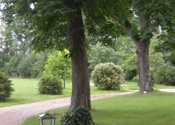 Manoir Larcouillet Bed & Breakfast